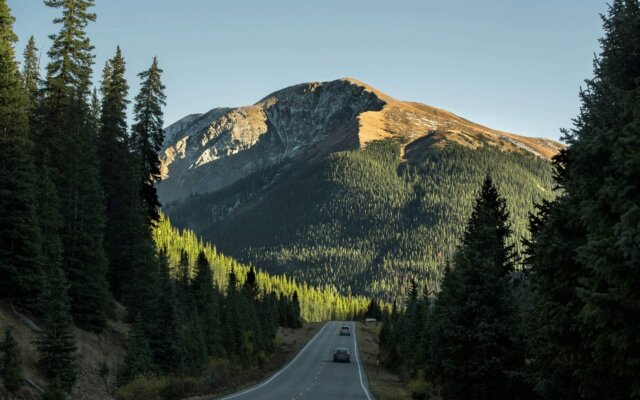 How to Upgrade Your Car with Aftermarket Alloy Wheels Before Your Next Hike
